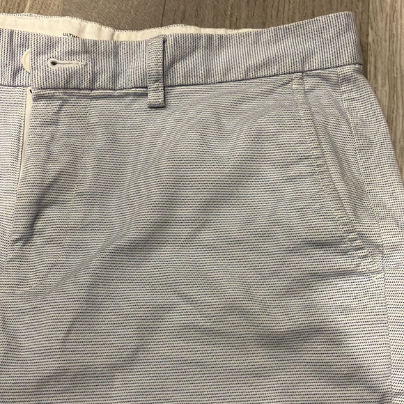 Old Navy Striped Ultimate Slim Shorts - Picture 3 of 4